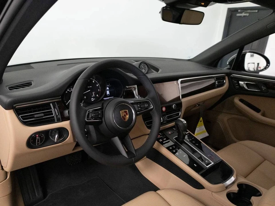 2026 Porsche Macan Electric - Image 4 of 5