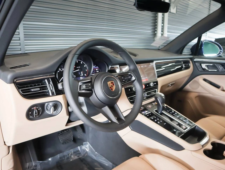 2026 Porsche Macan Electric - Image 4 of 5
