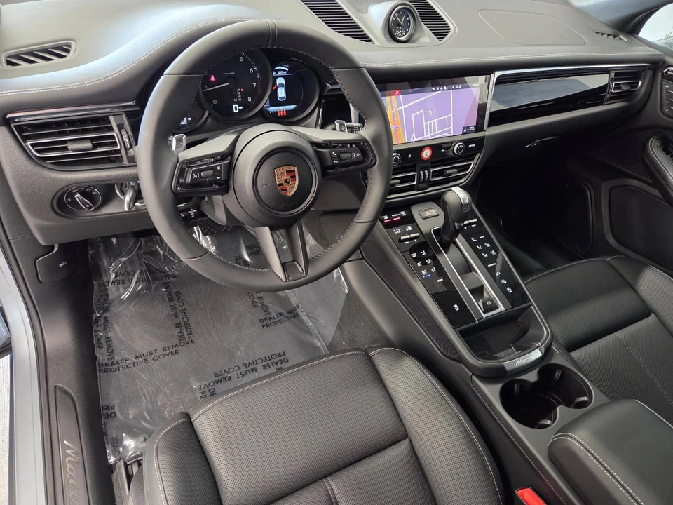 2026 Porsche Macan Electric - Image 4 of 5