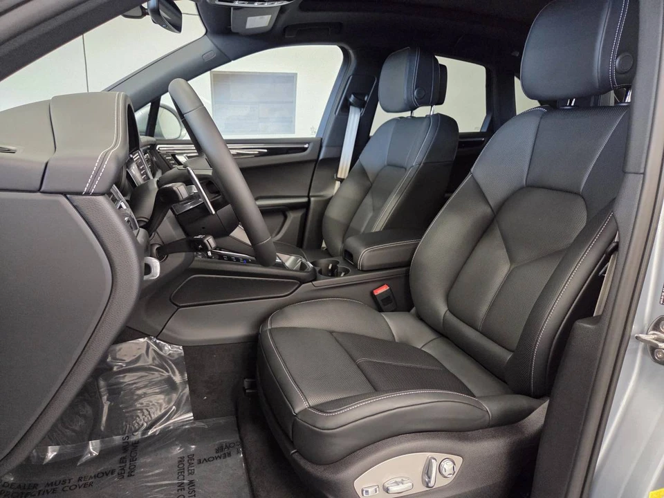 2026 Porsche Macan Electric - Image 5 of 5