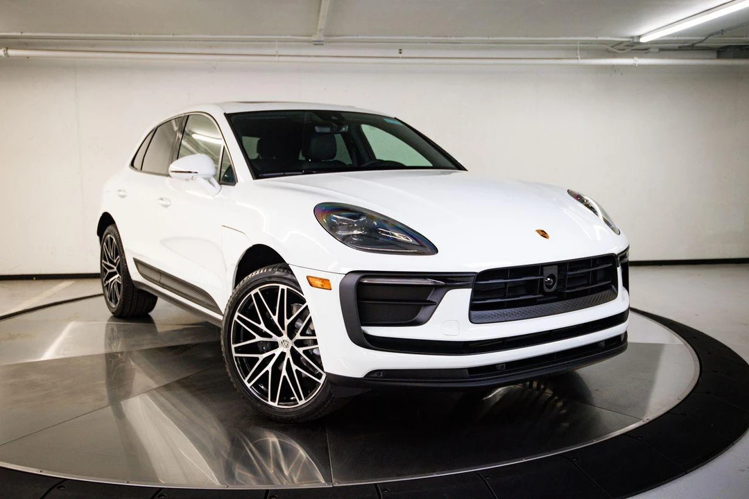 2026 Porsche Macan - Image 9 of 29