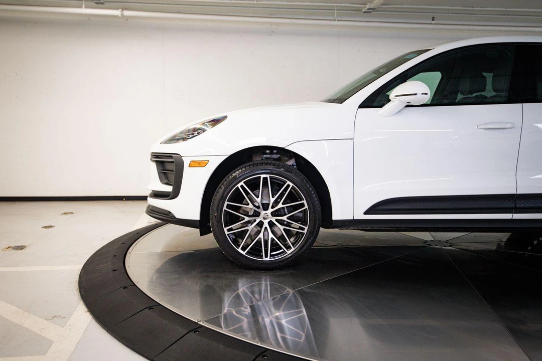 2026 Porsche Macan - Image 11 of 29