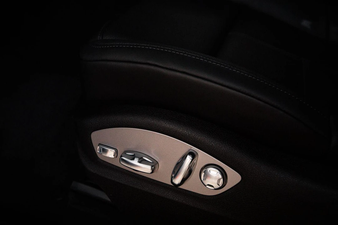 2026 Porsche Macan - Image 14 of 29