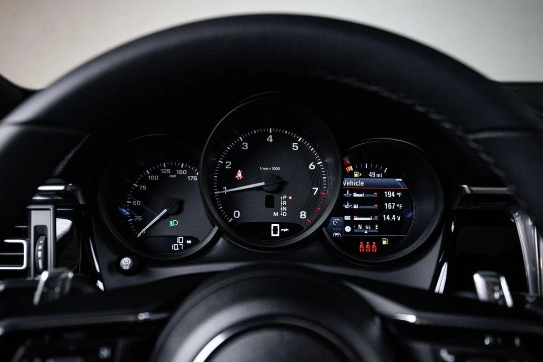 2026 Porsche Macan - Image 15 of 29