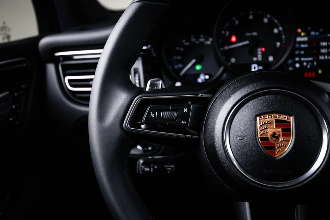 2026 Porsche Macan - Image 17 of 29