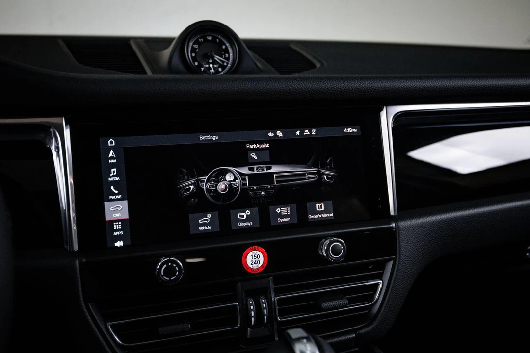 2026 Porsche Macan - Image 18 of 29