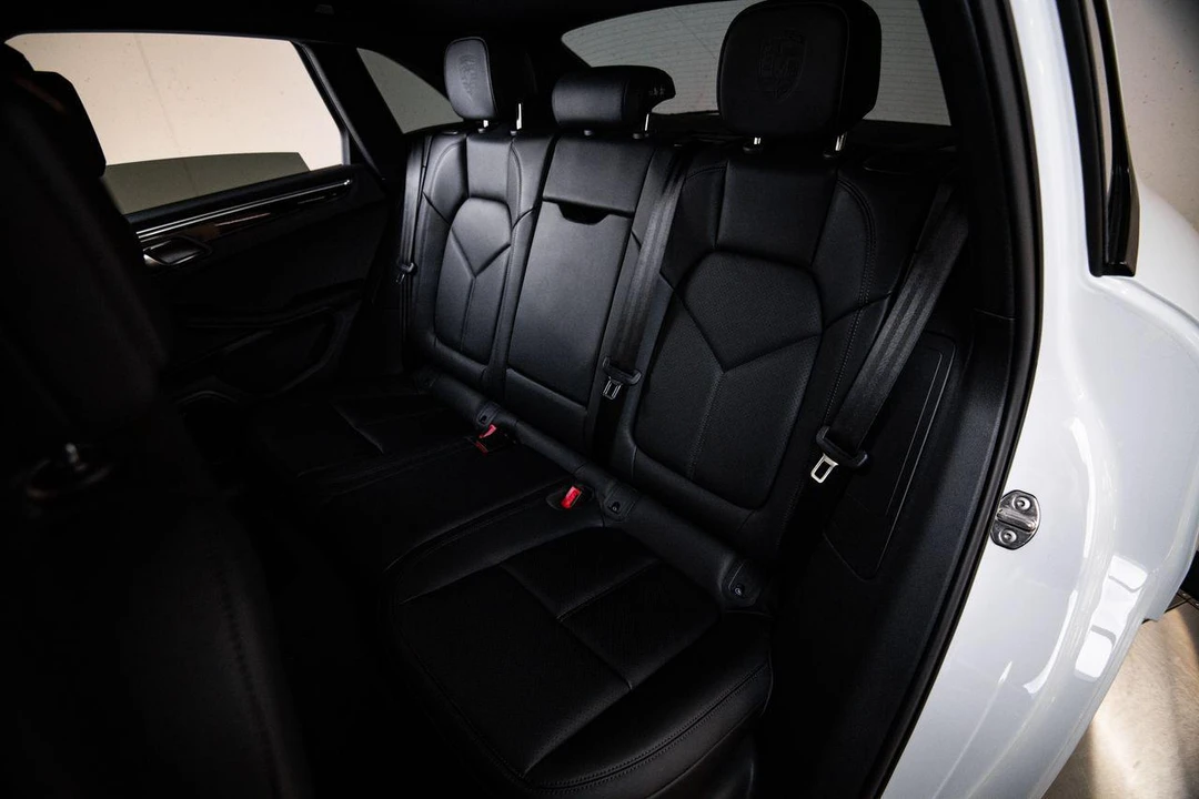 2026 Porsche Macan - Image 23 of 29