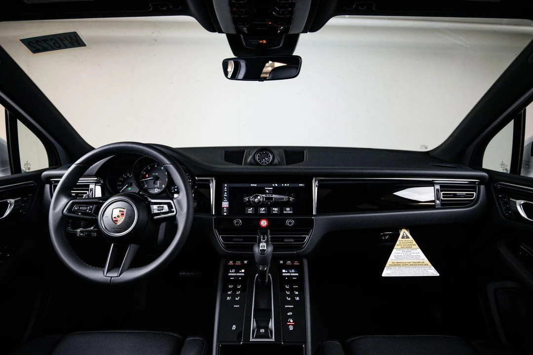2026 Porsche Macan - Image 24 of 29