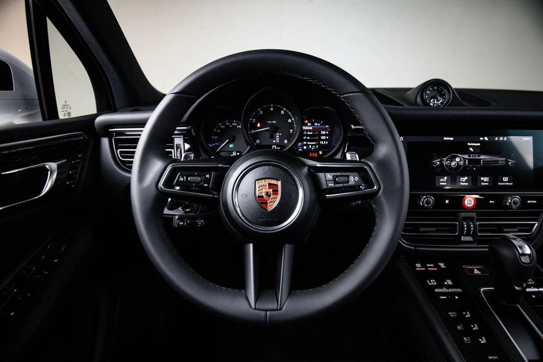 2026 Porsche Macan - Image 25 of 29