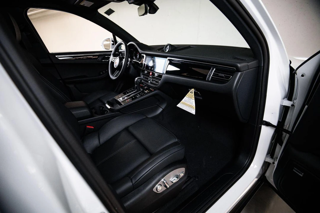 2026 Porsche Macan - Image 27 of 29