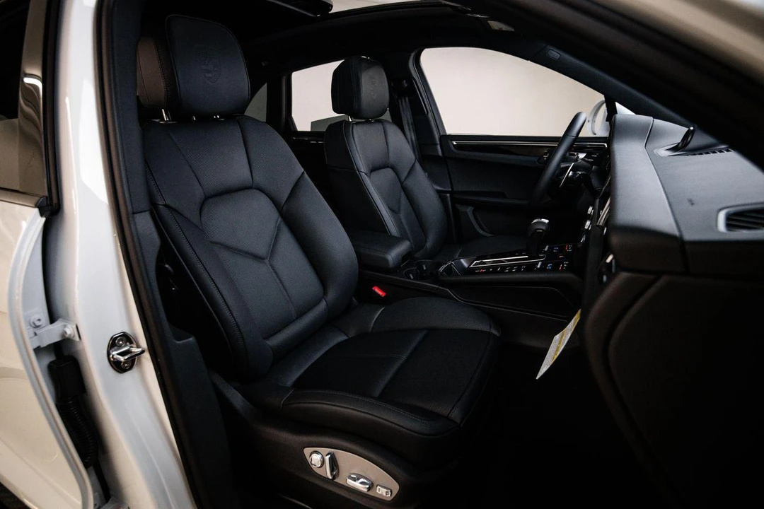 2026 Porsche Macan - Image 28 of 29