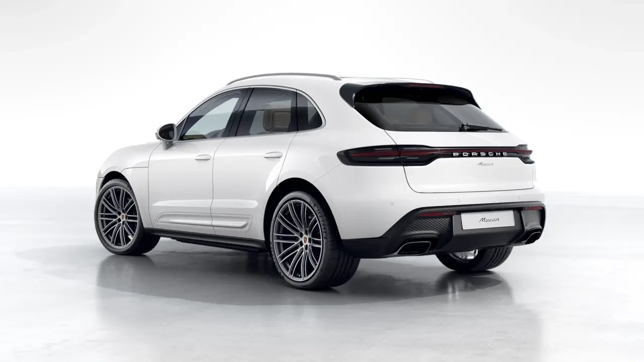 2026 Porsche Macan - Image 24 of 31