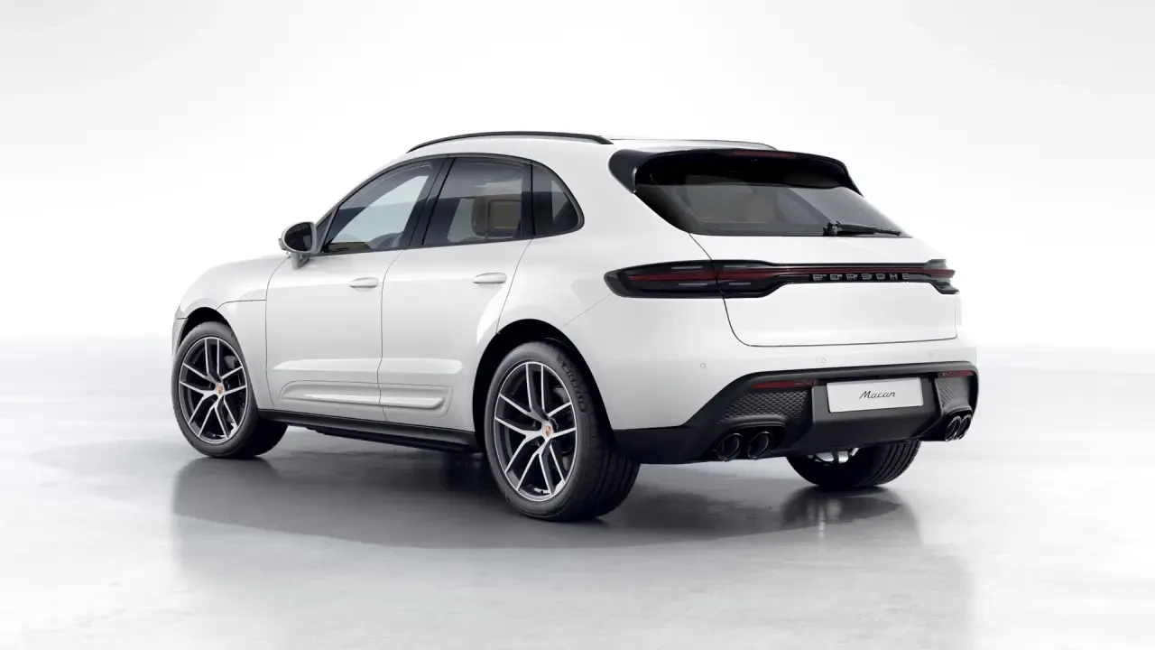 2026 Porsche Macan - Image 24 of 31