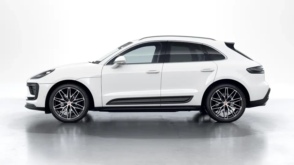 2026 Porsche Macan - Image 15 of 31