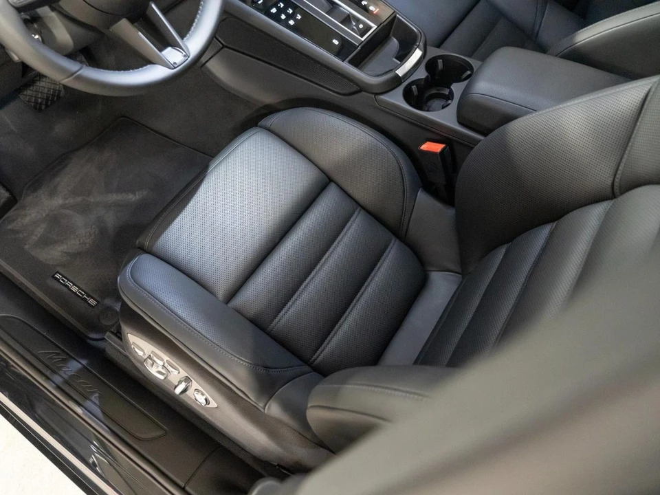 2026 Porsche Macan Electric - Image 14 of 28