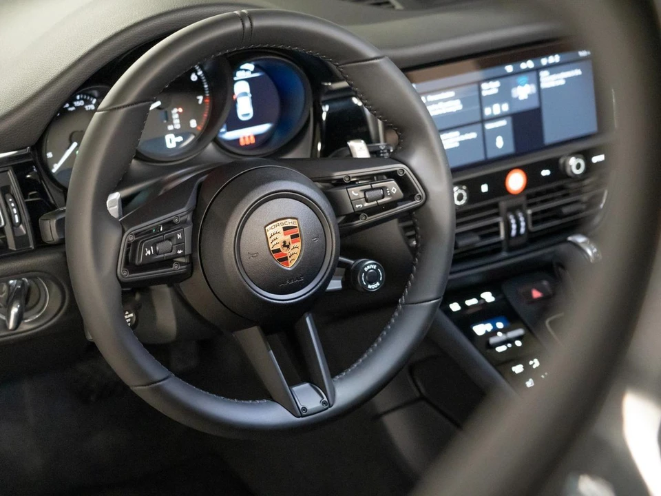 2026 Porsche Macan Electric - Image 15 of 28