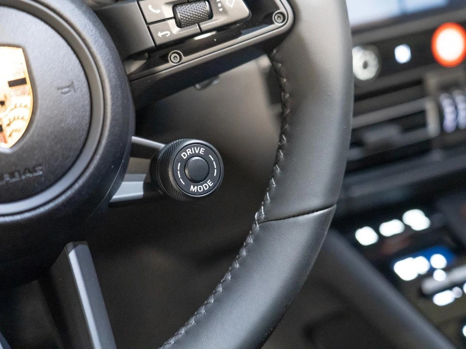 2026 Porsche Macan Electric - Image 23 of 28
