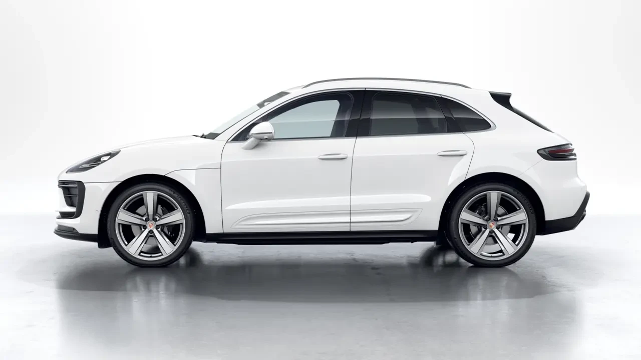 2026 Porsche Macan - Image 16 of 30