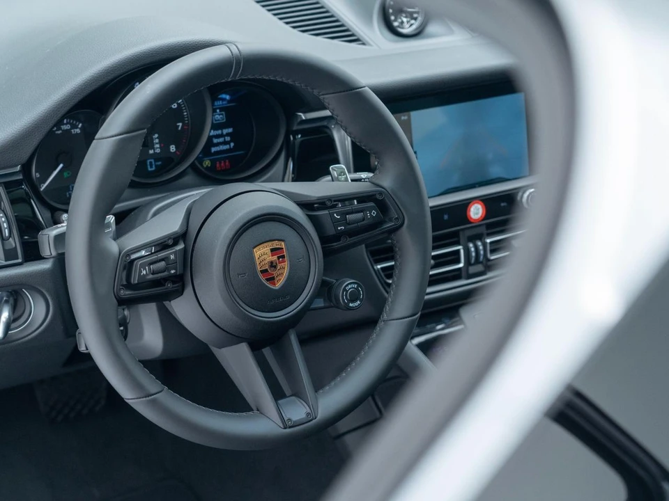 2026 Porsche Macan Electric - Image 17 of 29