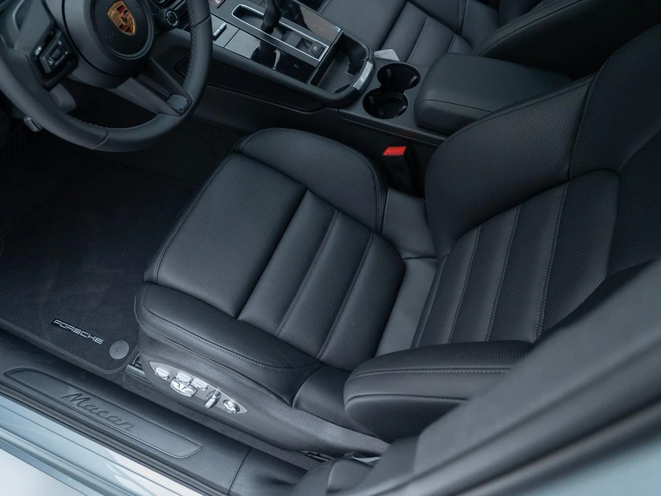 2026 Porsche Macan Electric - Image 16 of 29