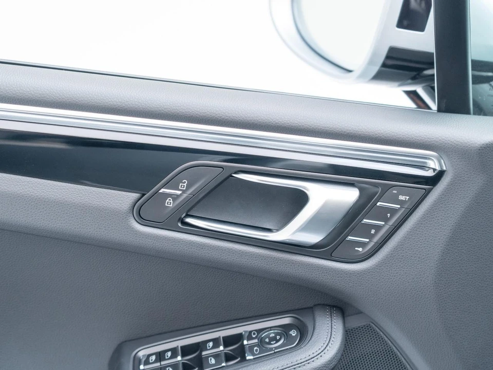 2026 Porsche Macan Electric - Image 19 of 29