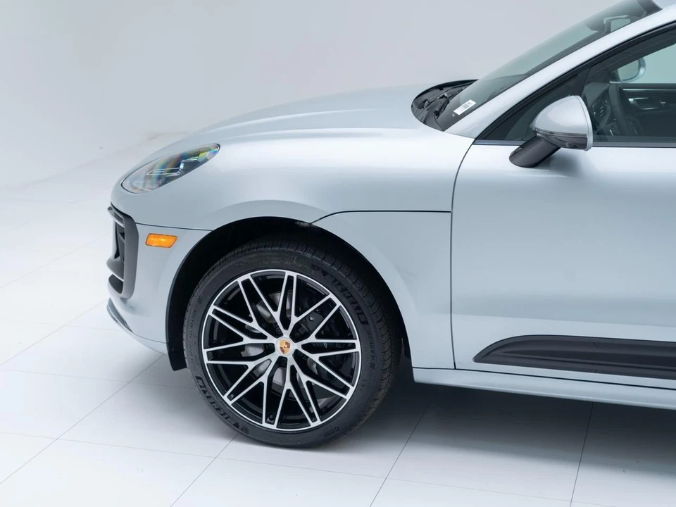 2026 Porsche Macan Electric - Image 11 of 29