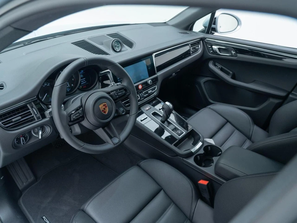 2026 Porsche Macan Electric - Image 4 of 29