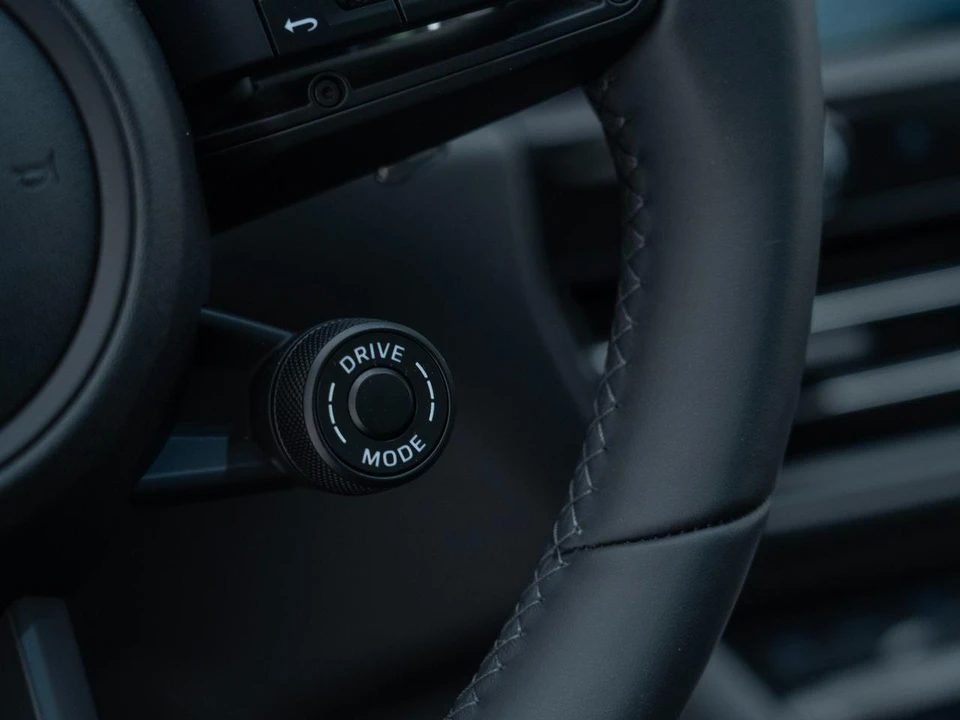 2026 Porsche Macan Electric - Image 25 of 29