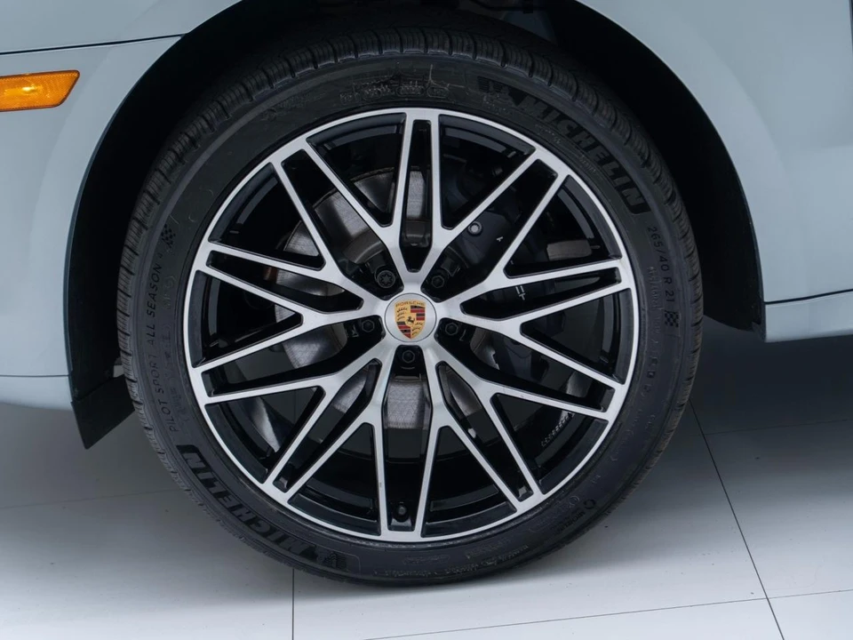 2026 Porsche Macan Electric - Image 12 of 29