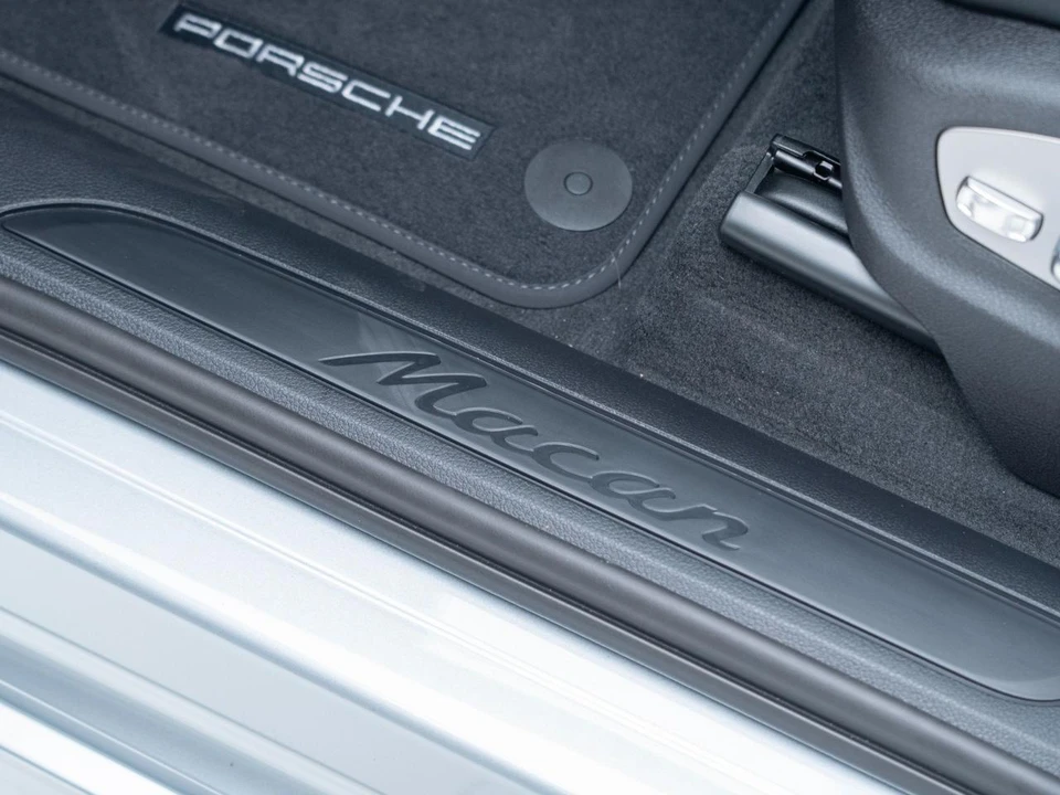 2026 Porsche Macan Electric - Image 14 of 29