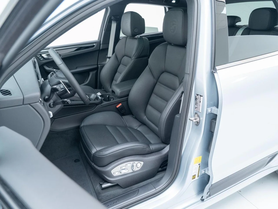 2026 Porsche Macan Electric - Image 5 of 29