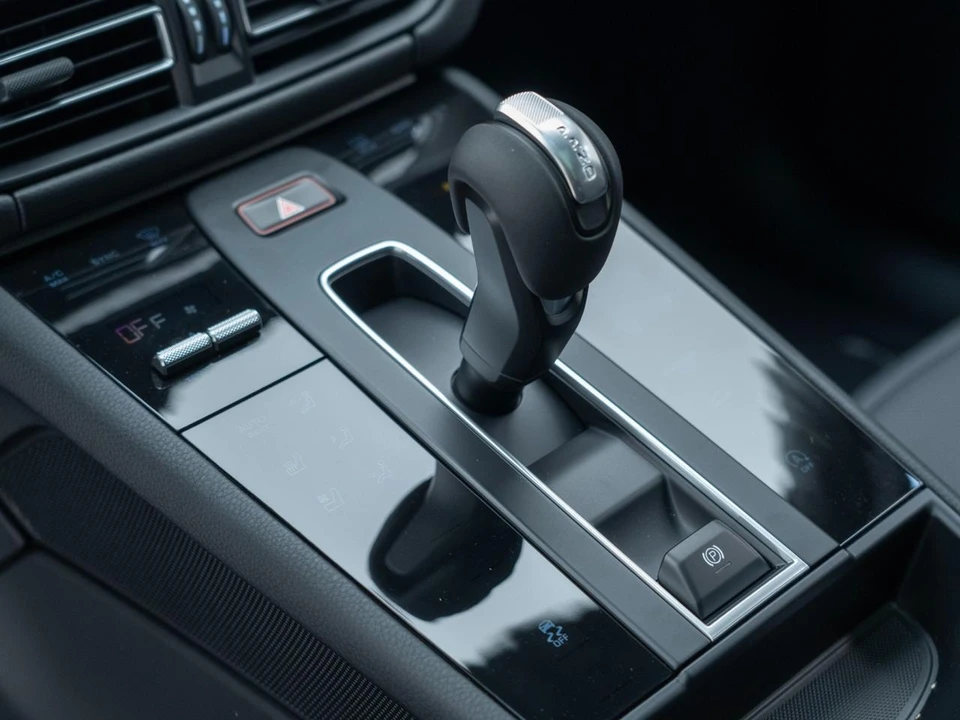 2026 Porsche Macan Electric - Image 24 of 29