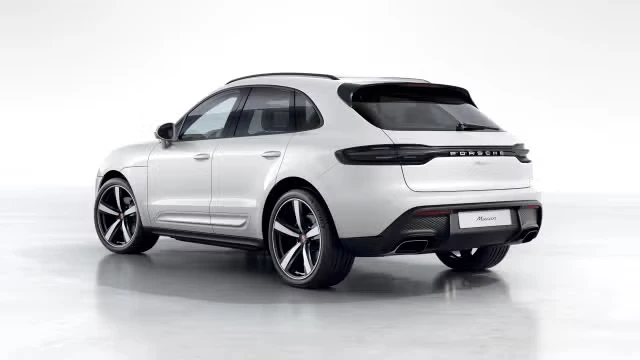 2026 Porsche Macan - Image 18 of 30