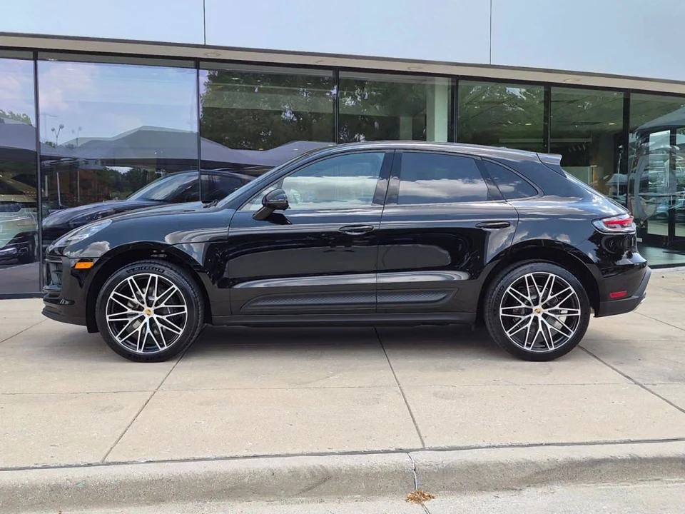 2026 Porsche Macan Electric - Image 12 of 31
