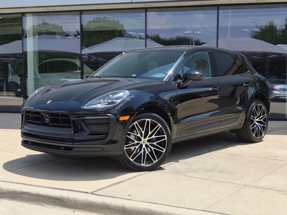 2026 Porsche Macan Electric - Image 4 of 31