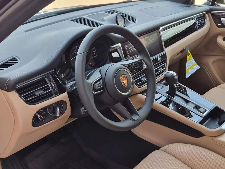 2026 Porsche Macan Electric - Image 27 of 31