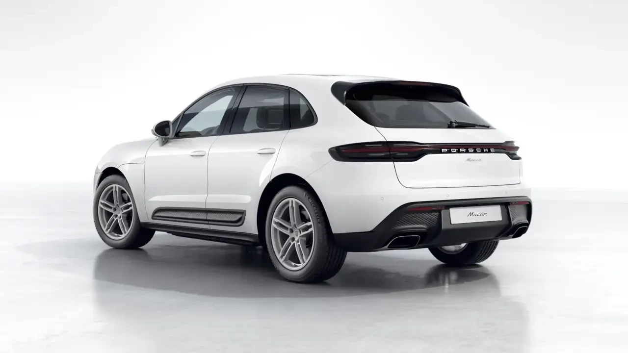 2026 Porsche Macan - Image 24 of 31
