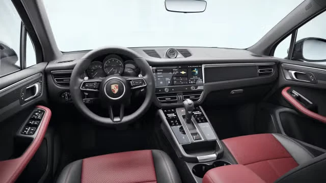 2026 Porsche Macan - Image 26 of 31