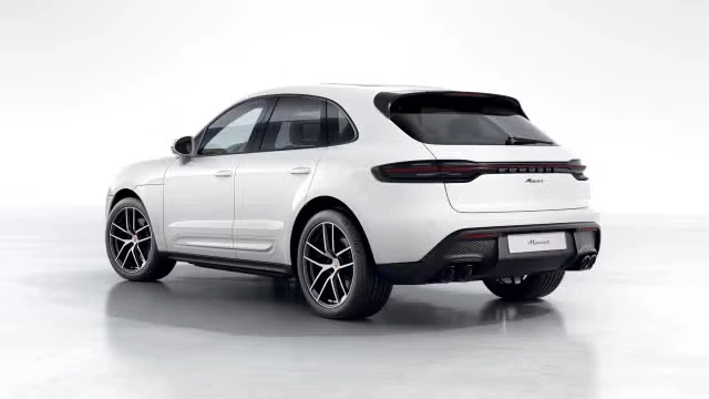 2026 Porsche Macan - Image 18 of 30