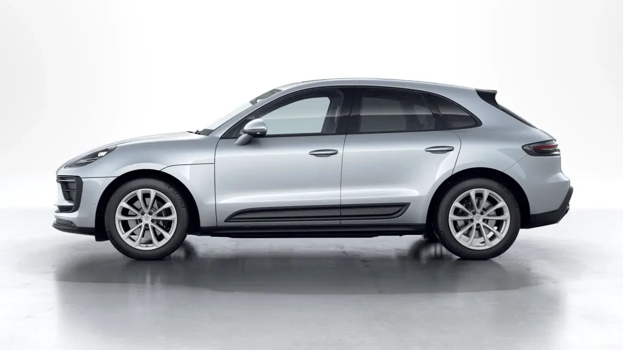 2026 Porsche Macan - Image 16 of 30