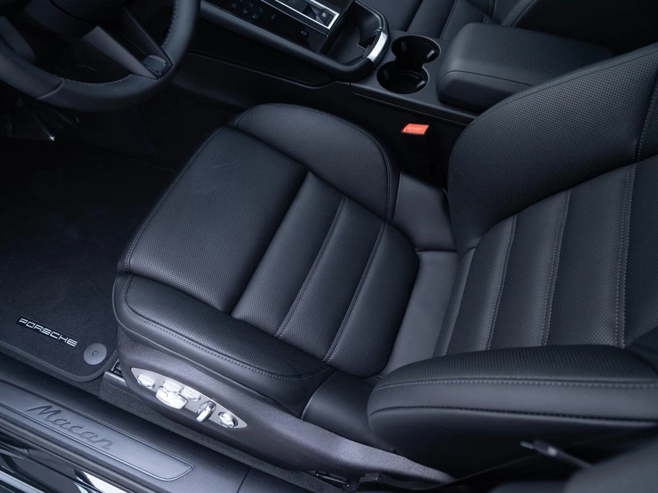 2026 Porsche Macan - Image 14 of 26