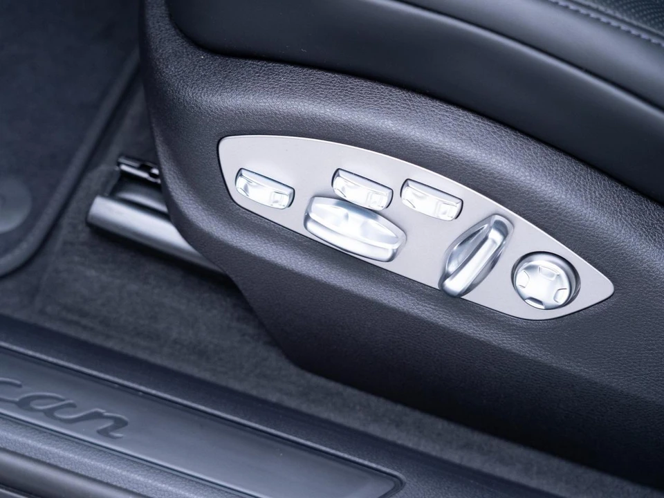 2026 Porsche Macan - Image 13 of 26