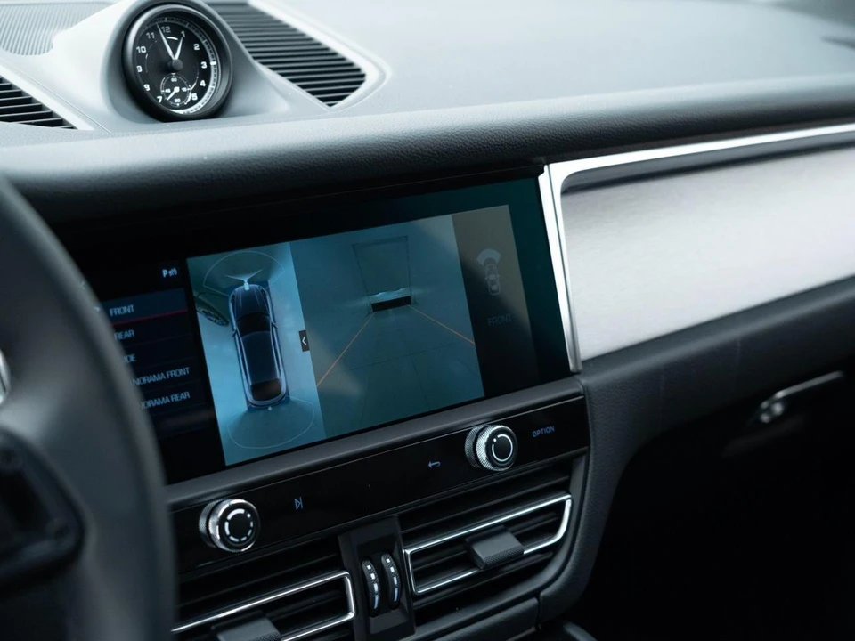 2026 Porsche Macan - Image 22 of 26