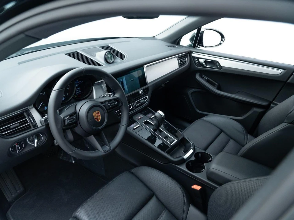 2026 Porsche Macan - Image 4 of 26