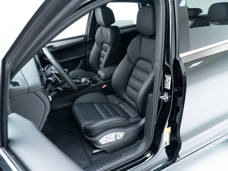 2026 Porsche Macan - Image 5 of 26