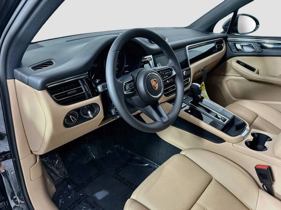 2026 Porsche Macan Electric - Image 4 of 4