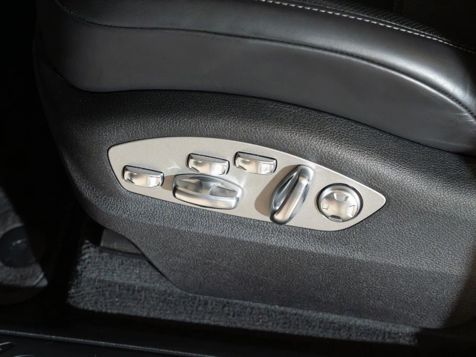 2026 Porsche Macan - Image 15 of 29