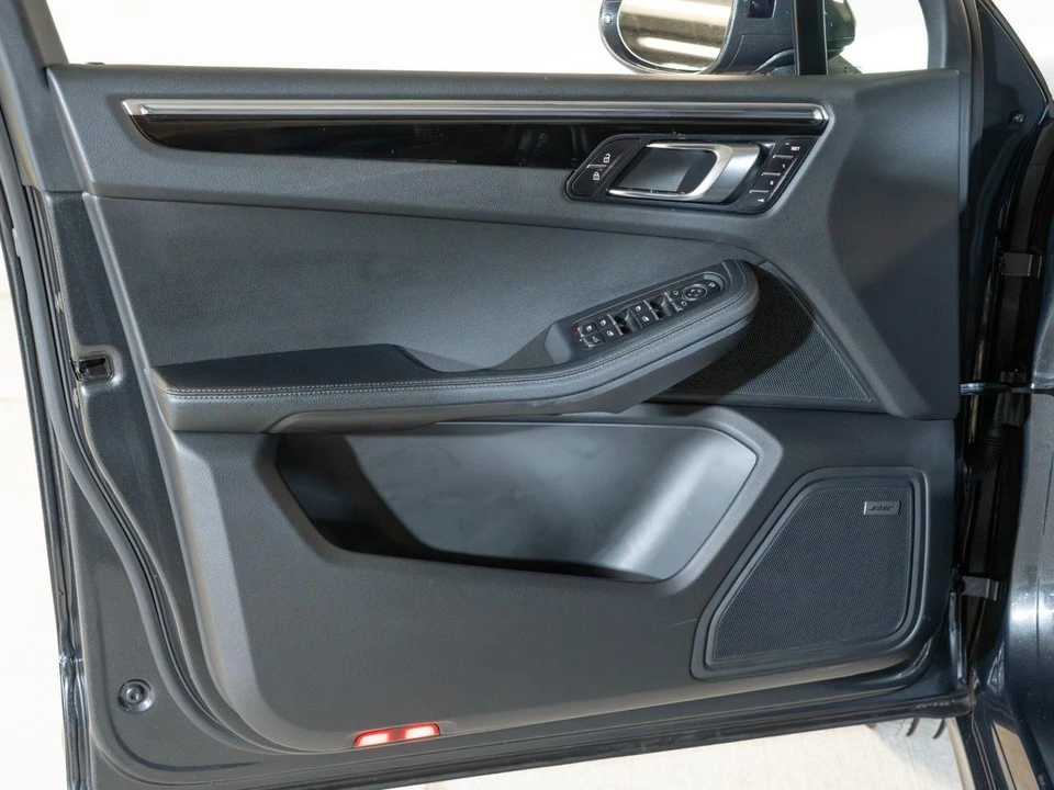 2026 Porsche Macan - Image 18 of 29