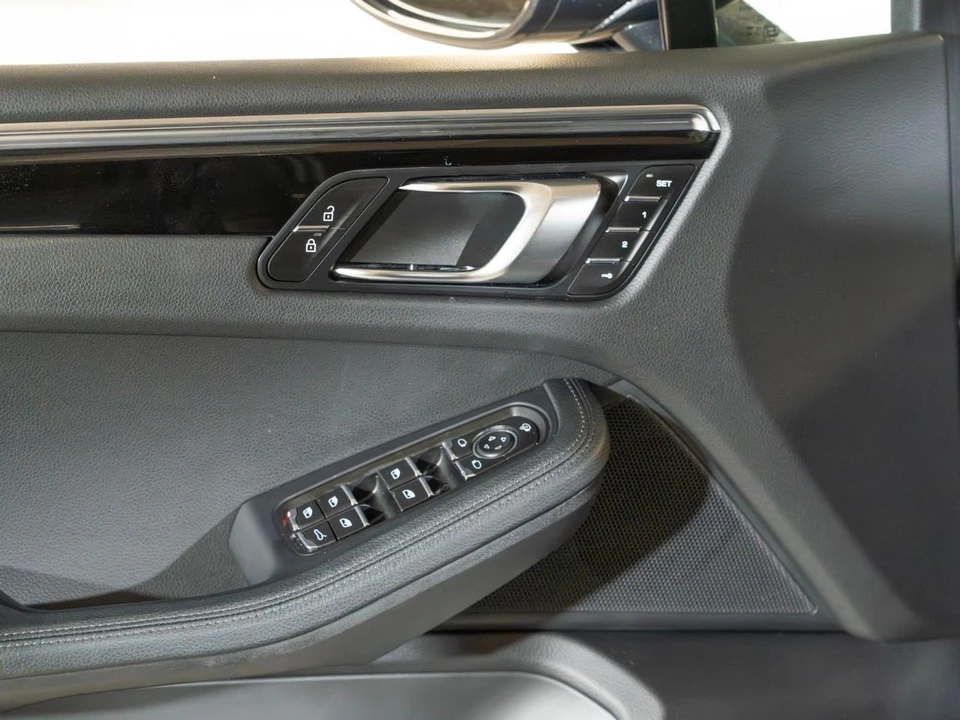 2026 Porsche Macan - Image 19 of 29