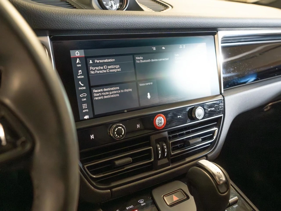 2026 Porsche Macan - Image 25 of 29